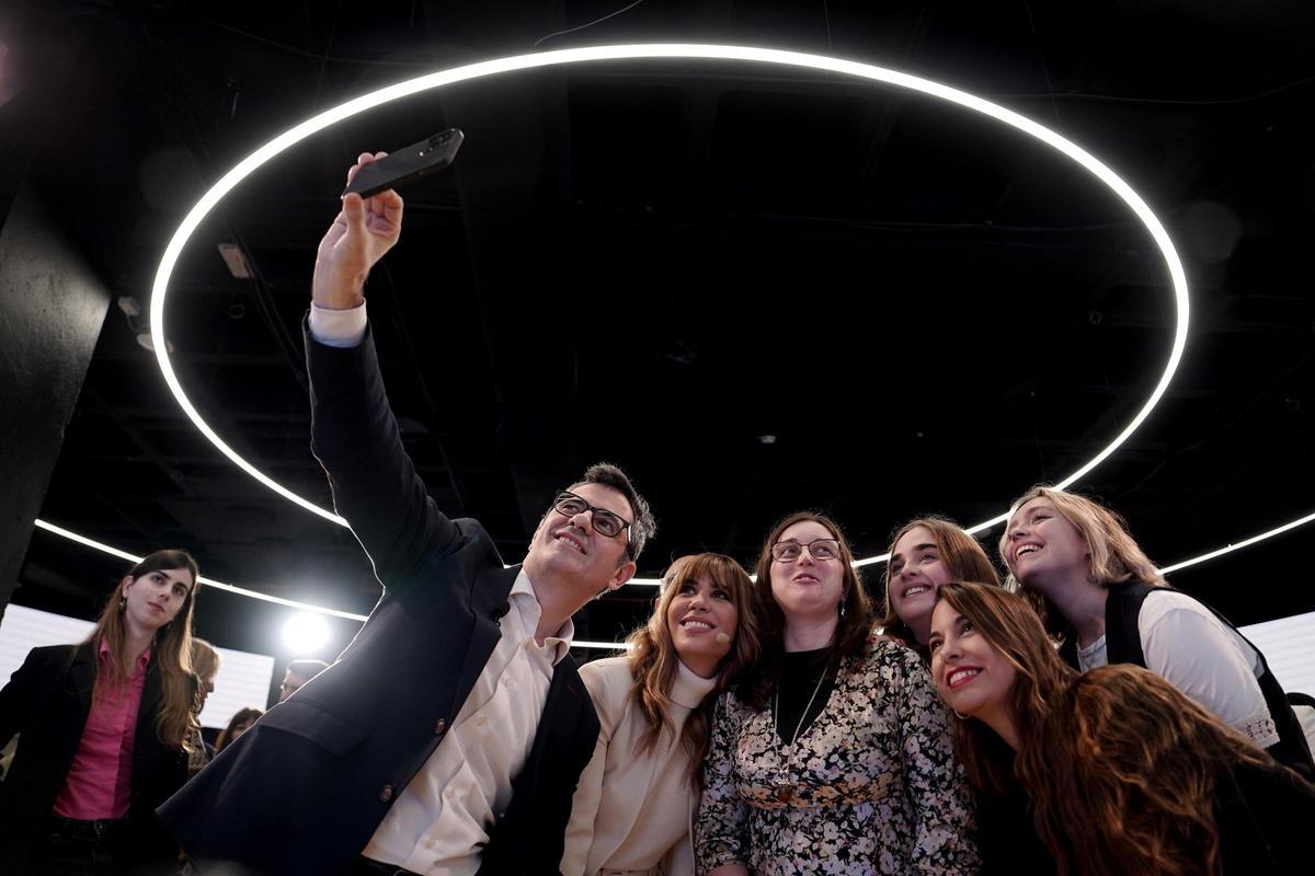 Félix Bolaños, ministro, ministro de la Presidencia, Relaciones con las Cortes y Memoria Democrática, participa en un acto con jóvenes con motivo del 45 Aniversario de la Constitución.