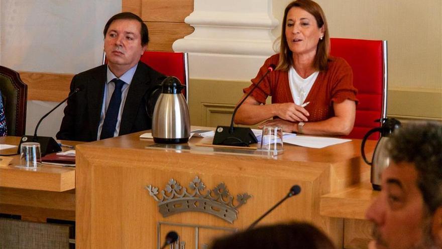 La oposición a Elena Nevado: &quot;12 años de servicio a Cáceres merecen un respeto&quot;