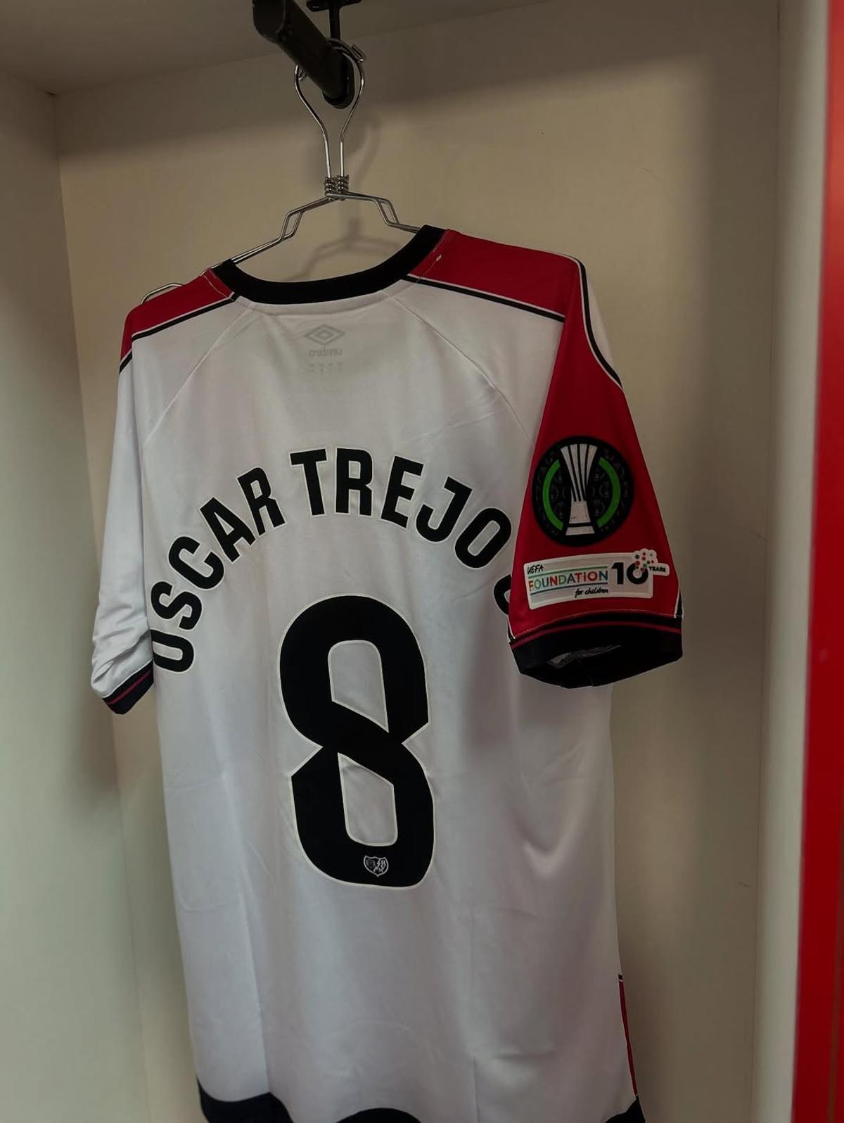 El número 8 de Óscar Trejo en el debut del Rayo Vallecano en Confereance League.