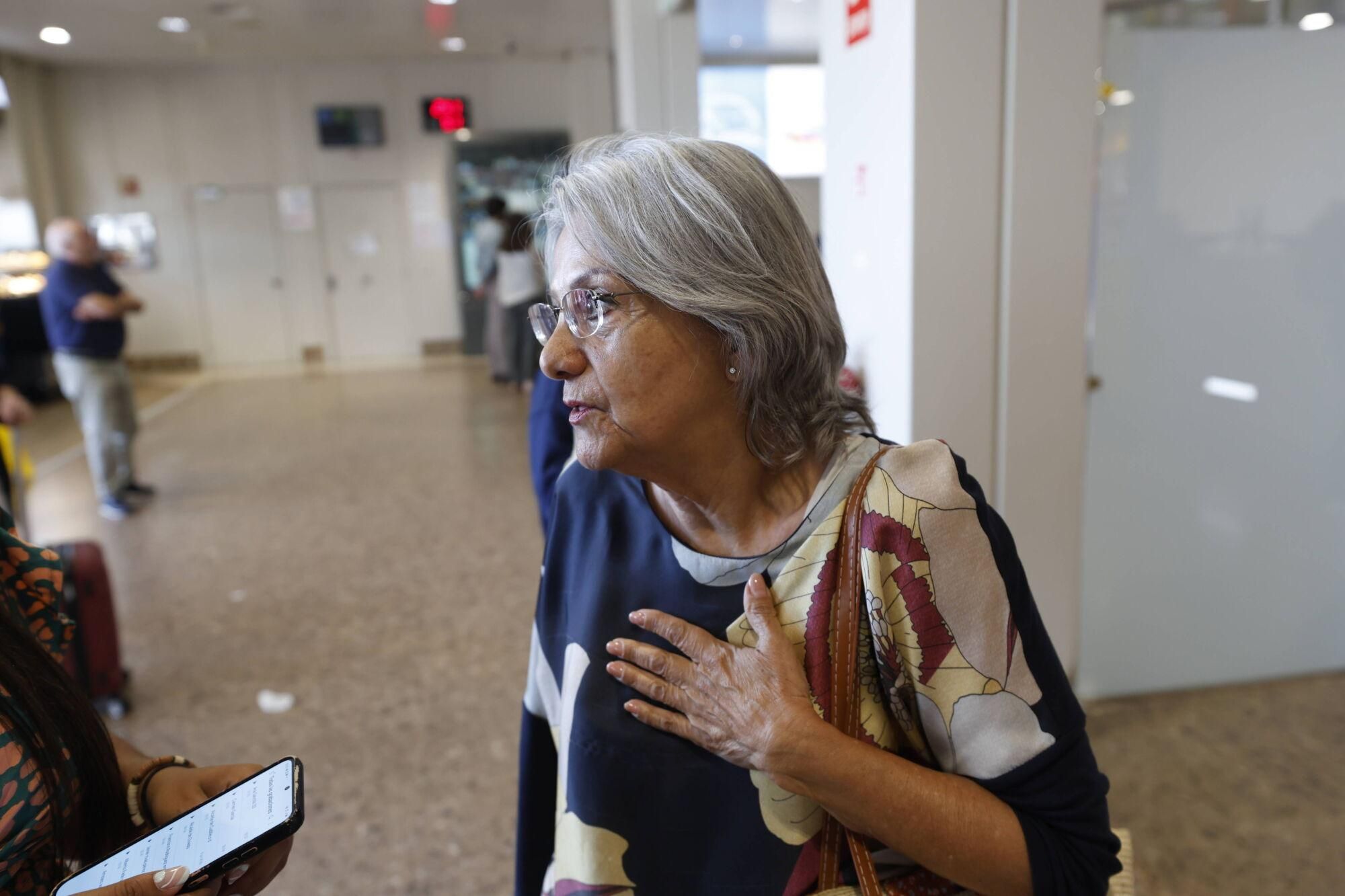 EN IMÁGENES: Llegada a Asturias del avión del Volotea que succionó a un hombre en el aeropuerto de Milán Bérgamo