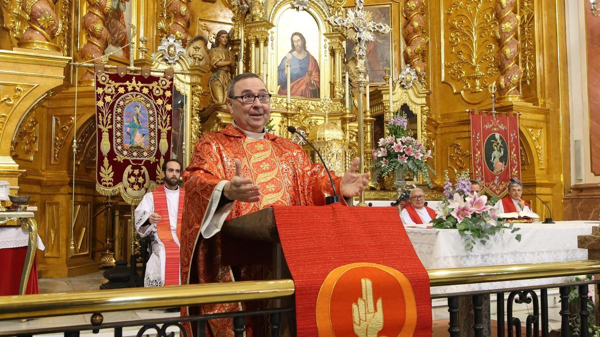 Misa previa a la romería presidida por el párroco José Luis Úbeda