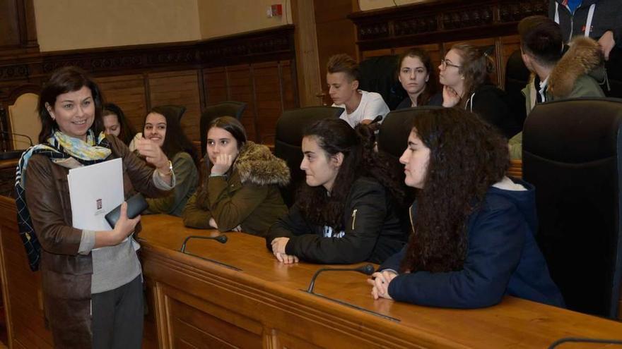 Montserrat López, con los alumnos alemanes y gijoneses.