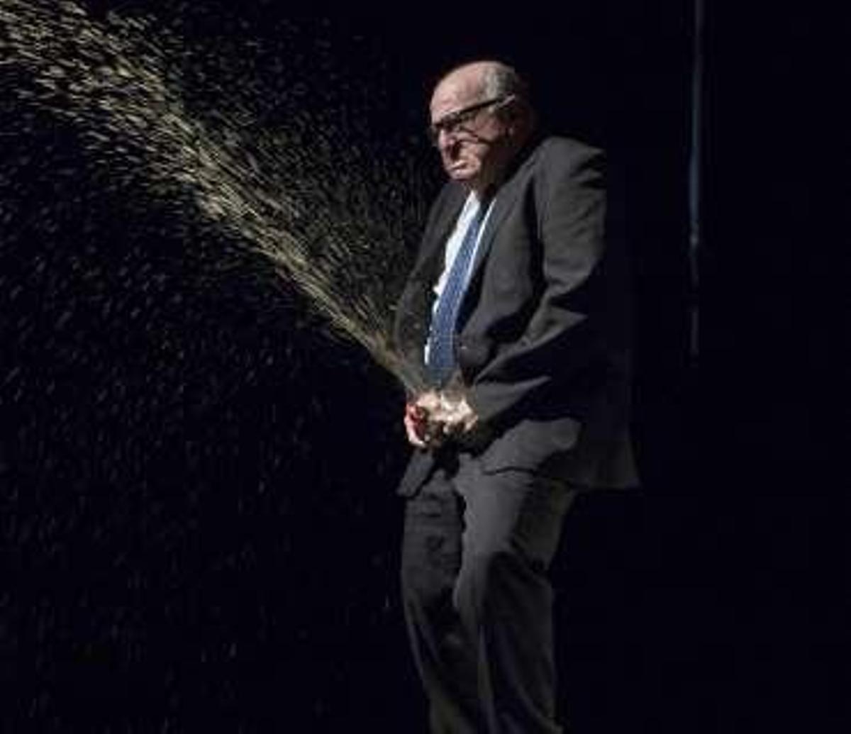 El ciclo teatral de Langreo empieza con lleno total en La Felguera con "El test"