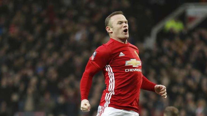 Rooney celebra su gol ante el Reading. // Efe