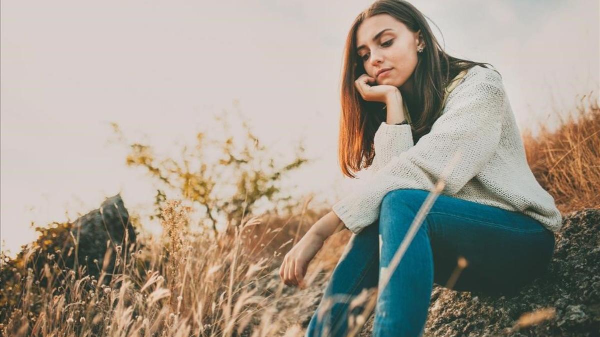 Una chica en actitud reflexiva