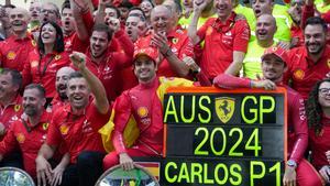 Ferrari y Carlos Sainz celebran el éxito en el Gran Premio de Australia