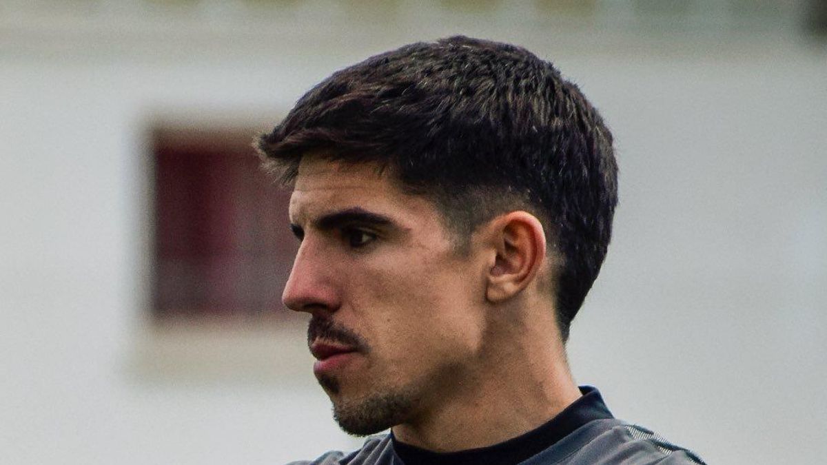 Víctor García, durante un entrenamiento del Eldense.