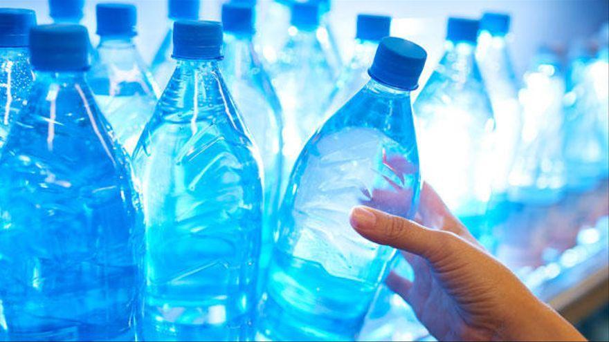 El ayuntamiento quiere declararse a corto plazo entidad 100% libre de botellas de plástico