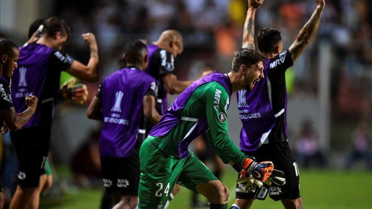 Atlético Mineiro venció 3-2 en Brasil a Danubio y logró la clasificación