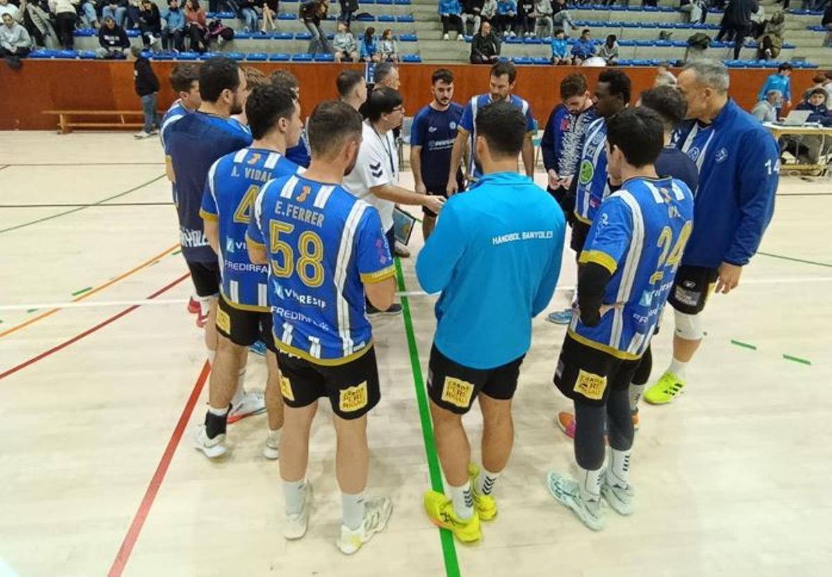 Chovi, donant instruccions dissabte als seus jugadors.