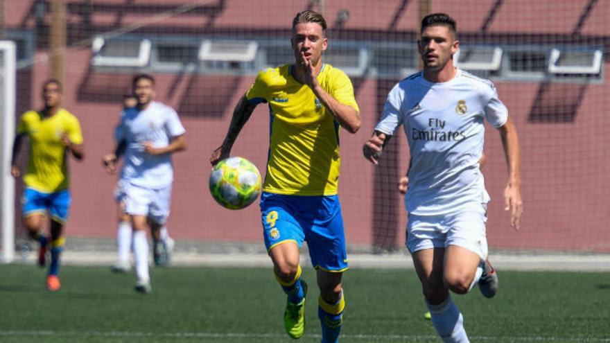 Robert, delantero de Las Palmas Atlético, ante el Madrid Castilla, en imagen de archivo.