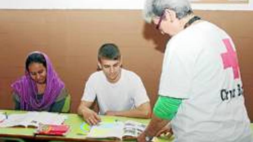 Unos 600 inmigrantes aprenden castellano gracias a Cruz Roja