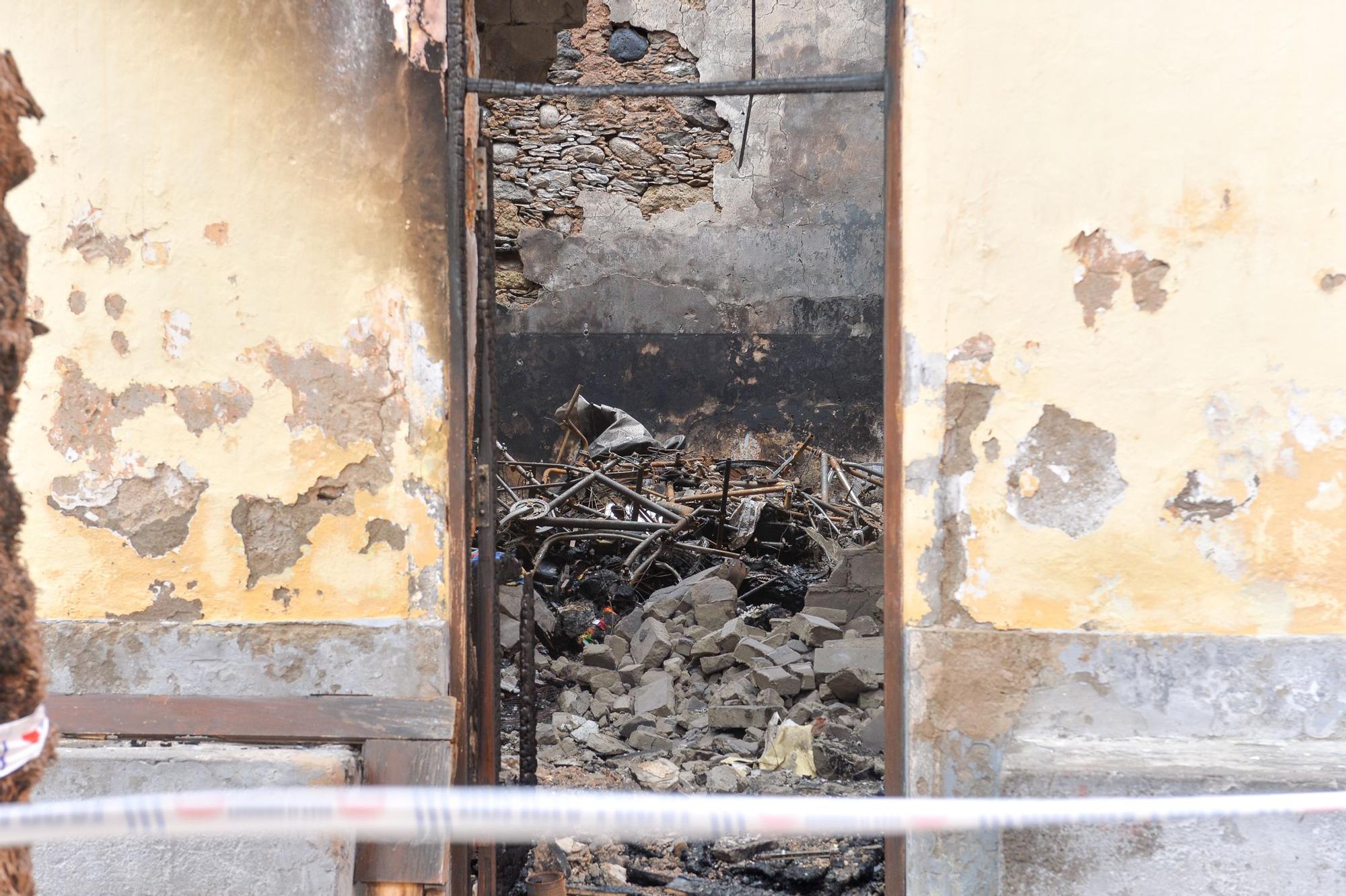 Casa antigua incendiada en Vegueta