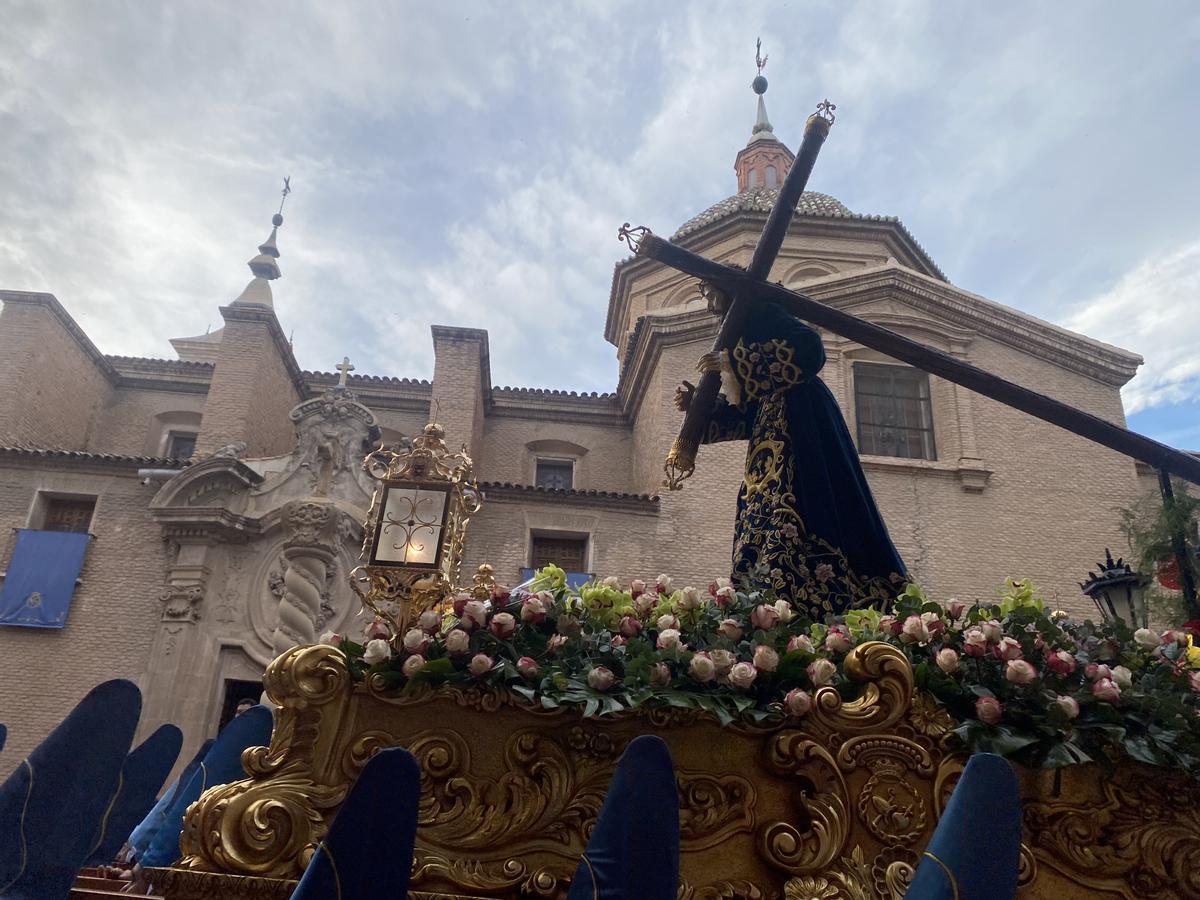 El Cristo de los Toreros, en la Plaza San Nicolás este Viernes de Dolores en Murcia.