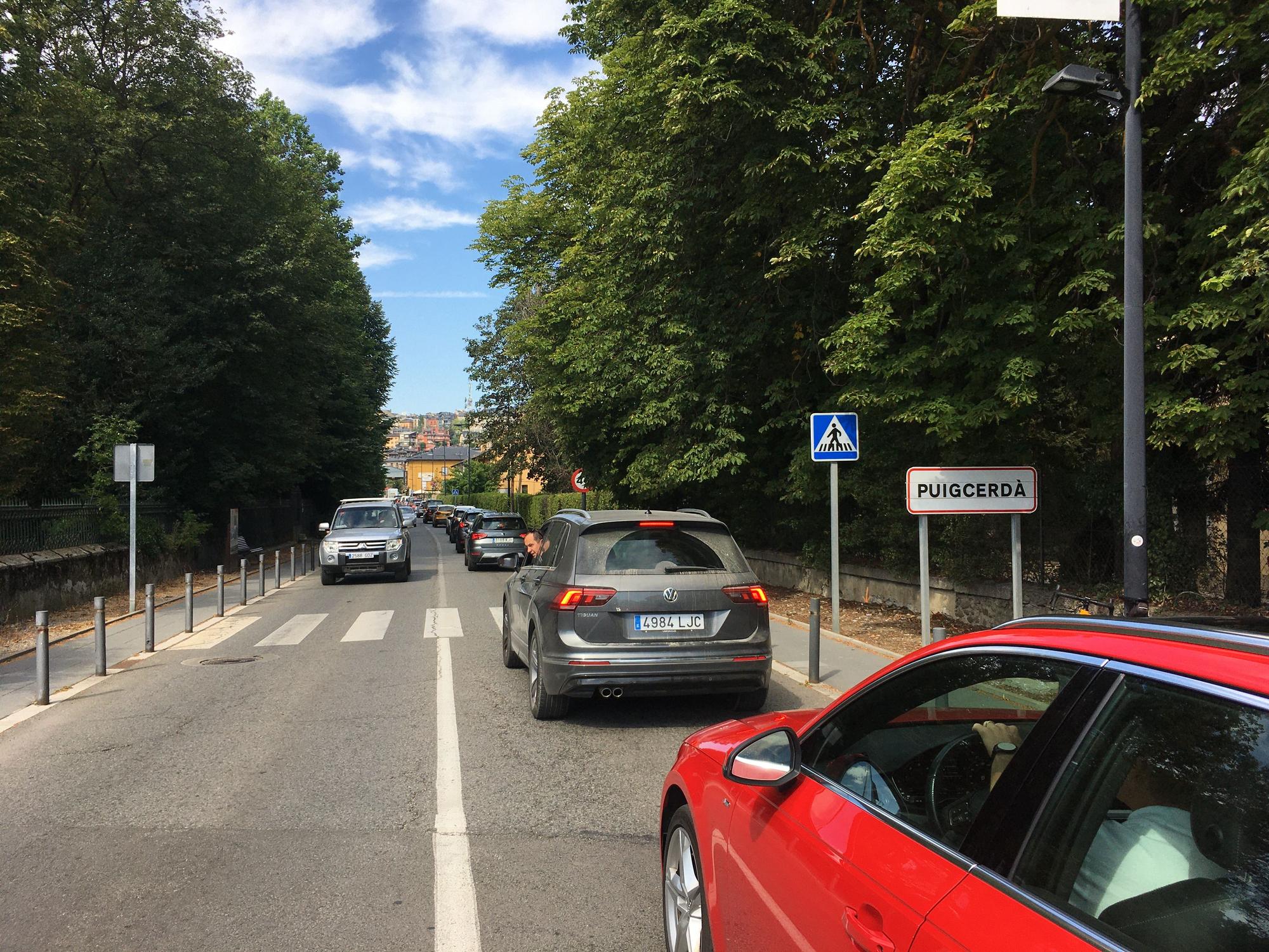 Les cues s'estableixen a la Cerdanya pel pont d'Agost