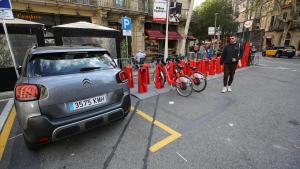 El cotxe ha perdut a Barcelona la meitat de les places d’aparcament al carrer en els últims 20 anys