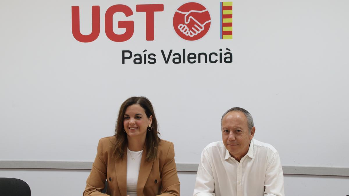 Sandra Gómez e Ismael Sáez, tras la reunión de que ha habido en la sede de UGT-PV.