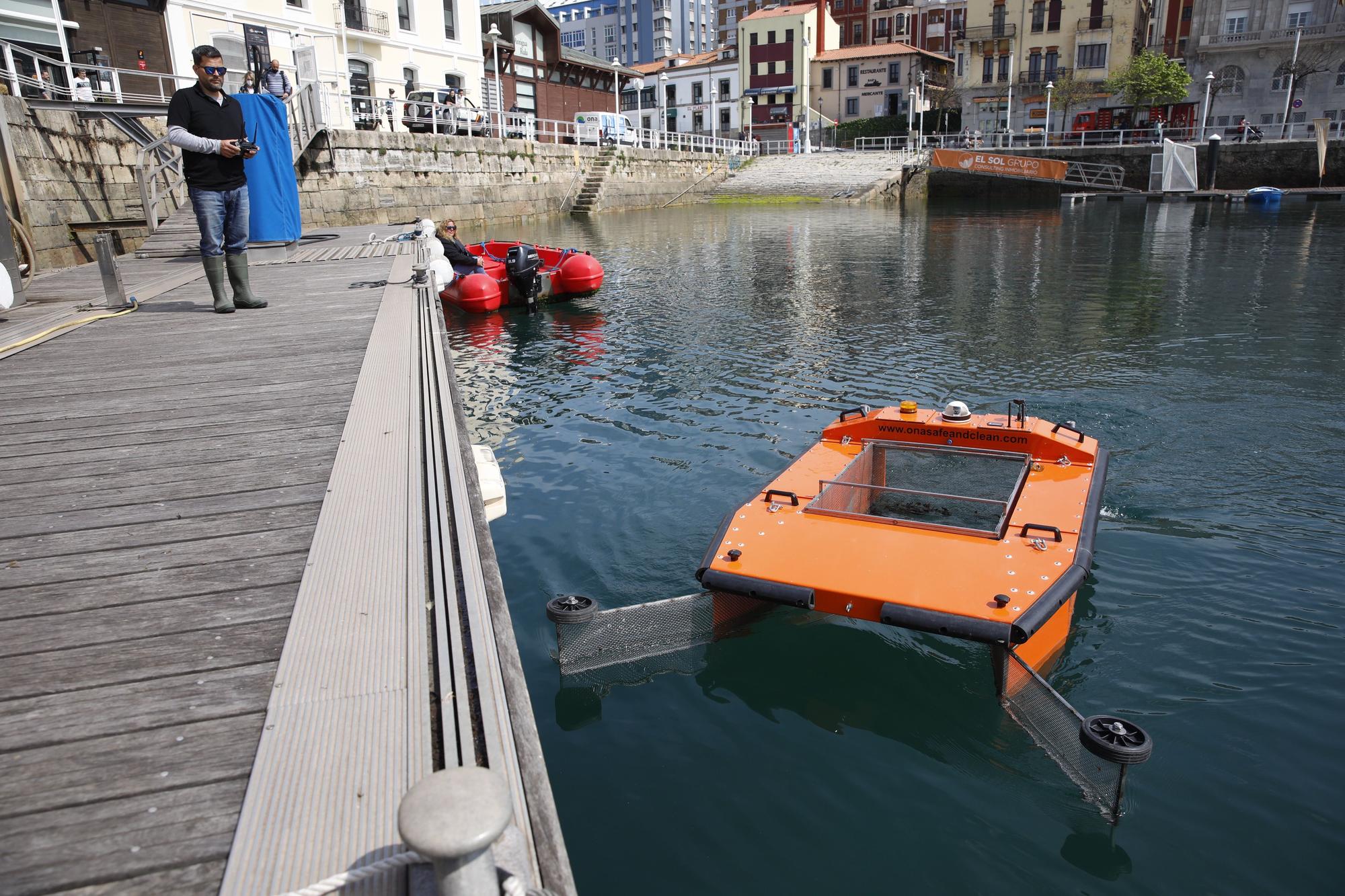 Una aspiradora para el mar: así es el dron que limpia la superficie del agua presentado en Gijón