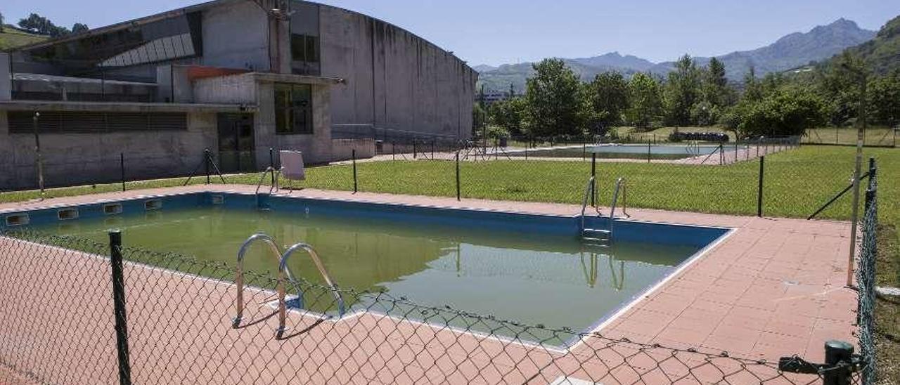 Las piscinas al aire libre de Laviana.