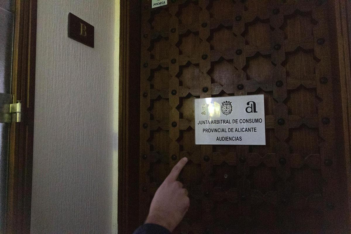 Door of the future office of former president of Carlos Mazón, at 6ºB, Ingeniero Lafarga street number 2.