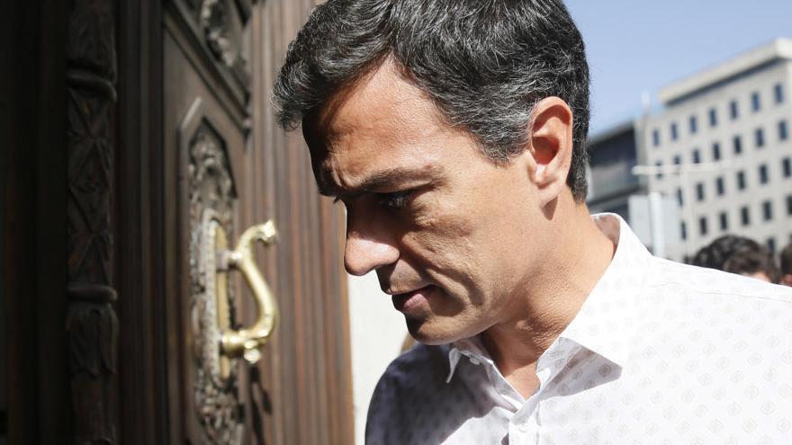 Sánchez llama a Rajoy y le dice que defenderá legalidad en Cataluña