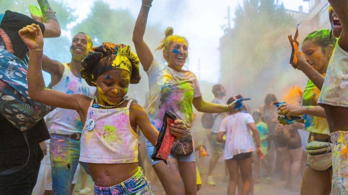 Festa Holi de la Festa Major de l'any passat, als jardins del Casino
