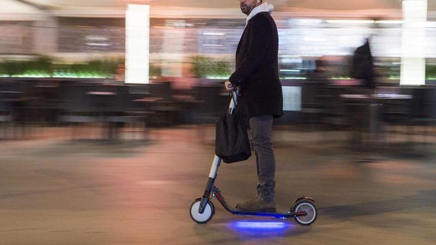 Multado por circular borracho en un patinete eléctrico