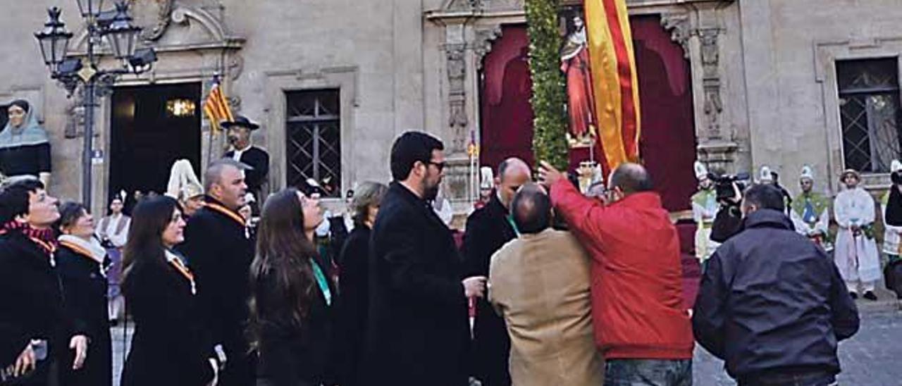 El Estendard se coloca en la plaza de Cort cada 31 de diciembre. En la imagen, la Festa de 2014.