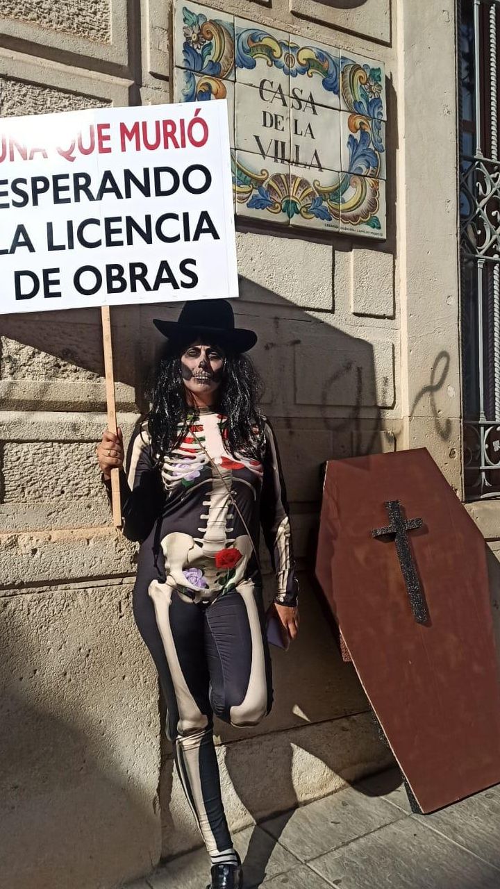 La protesta para conseguir una licencia de obras ha durado toda la mañana en Crevillent