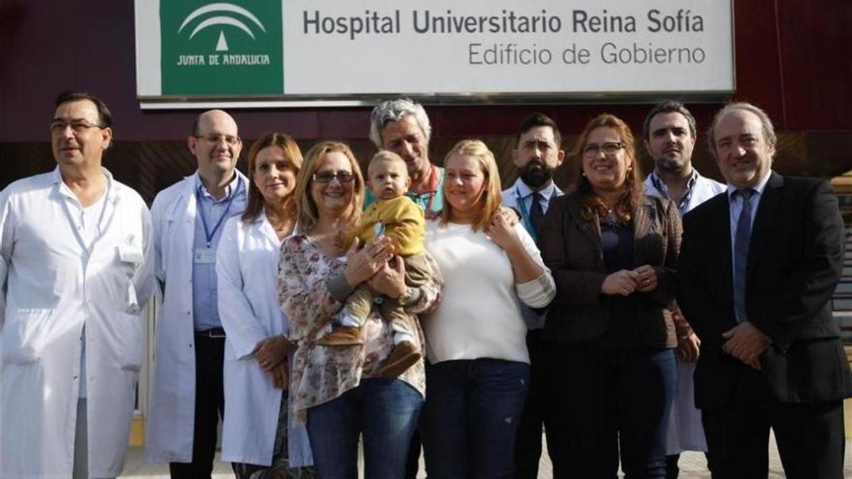 Primer trasplante de hígado por donación de vivo de abuela a nieto en 2015.
