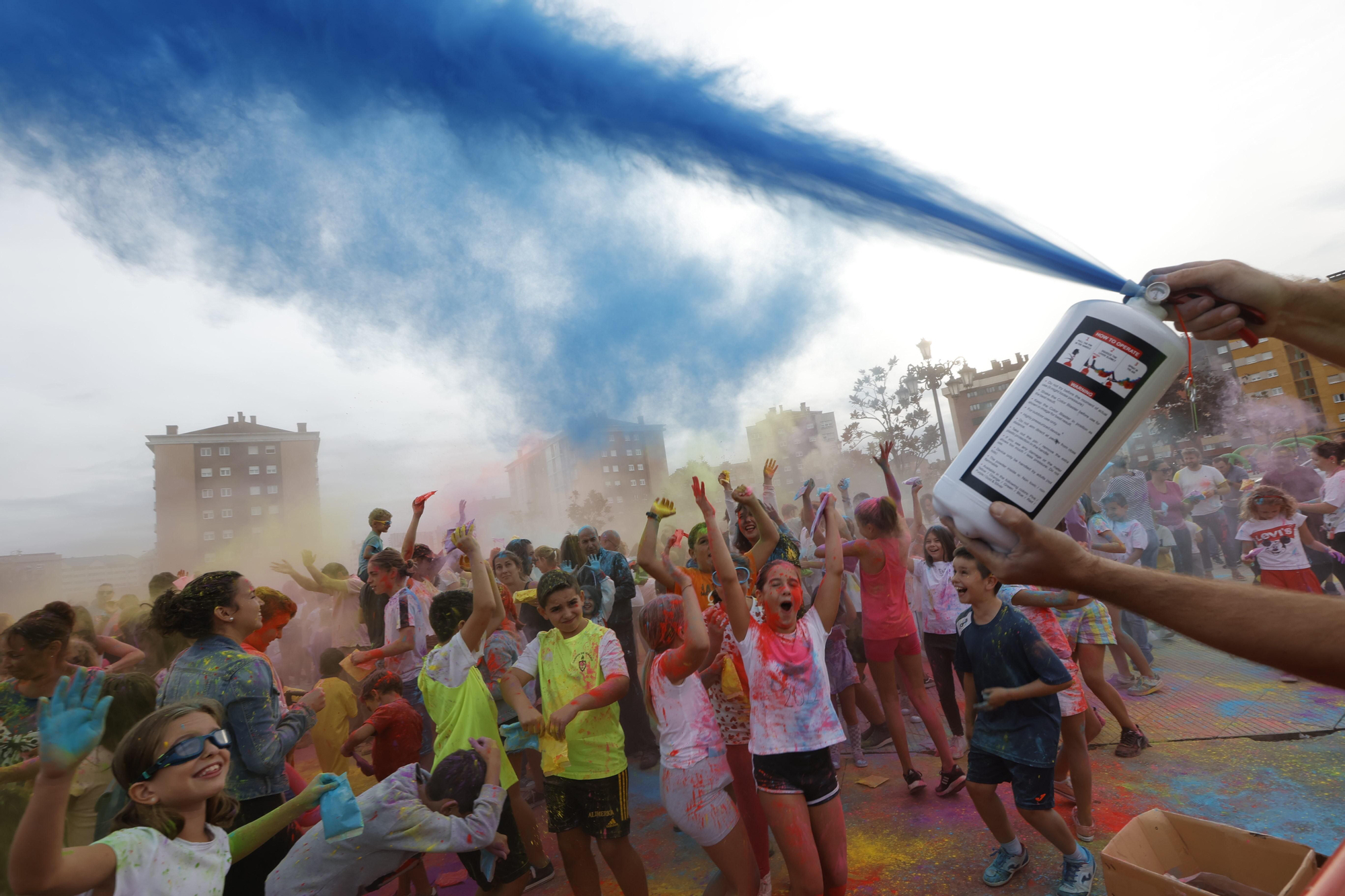 EN IMÁGENES: Así fue la "Holi party" de San Mateo en La Corredoria