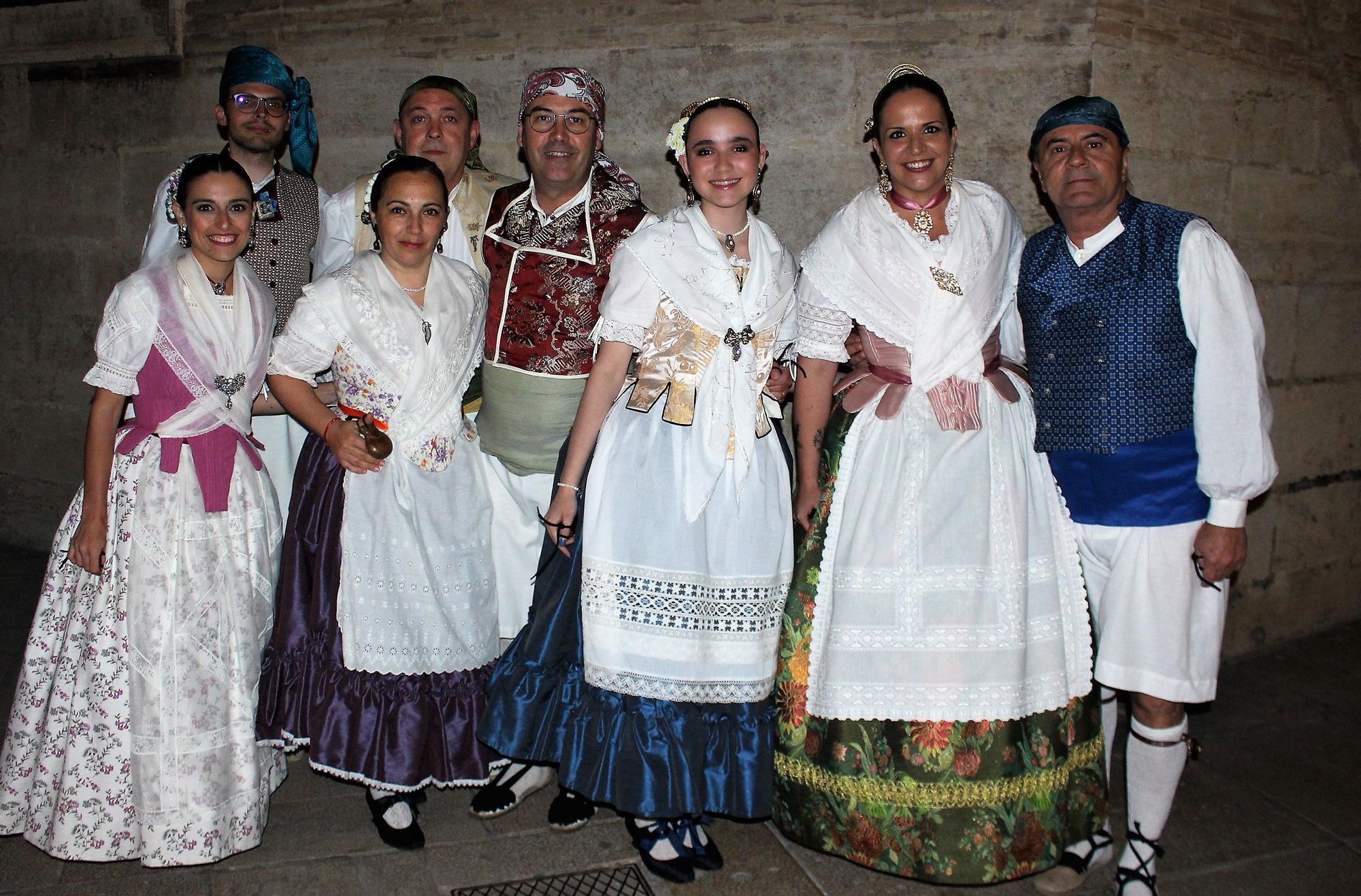 Búscate en los cuadros de baile de las comisiones en la "Dansà de les Falles"