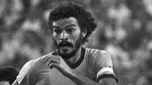 Recopilació d’algunes de les millors jugades de Sócrates.