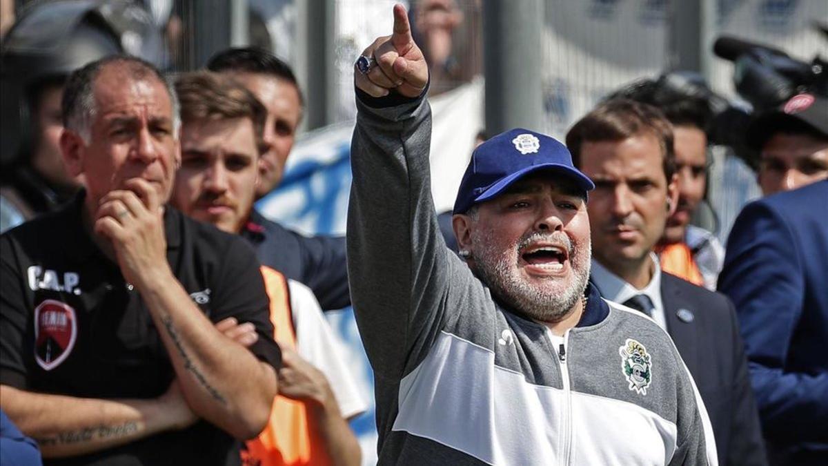 Diego Maradona espera salvar del descenso a Gimnasia y Esgrima de La Plata