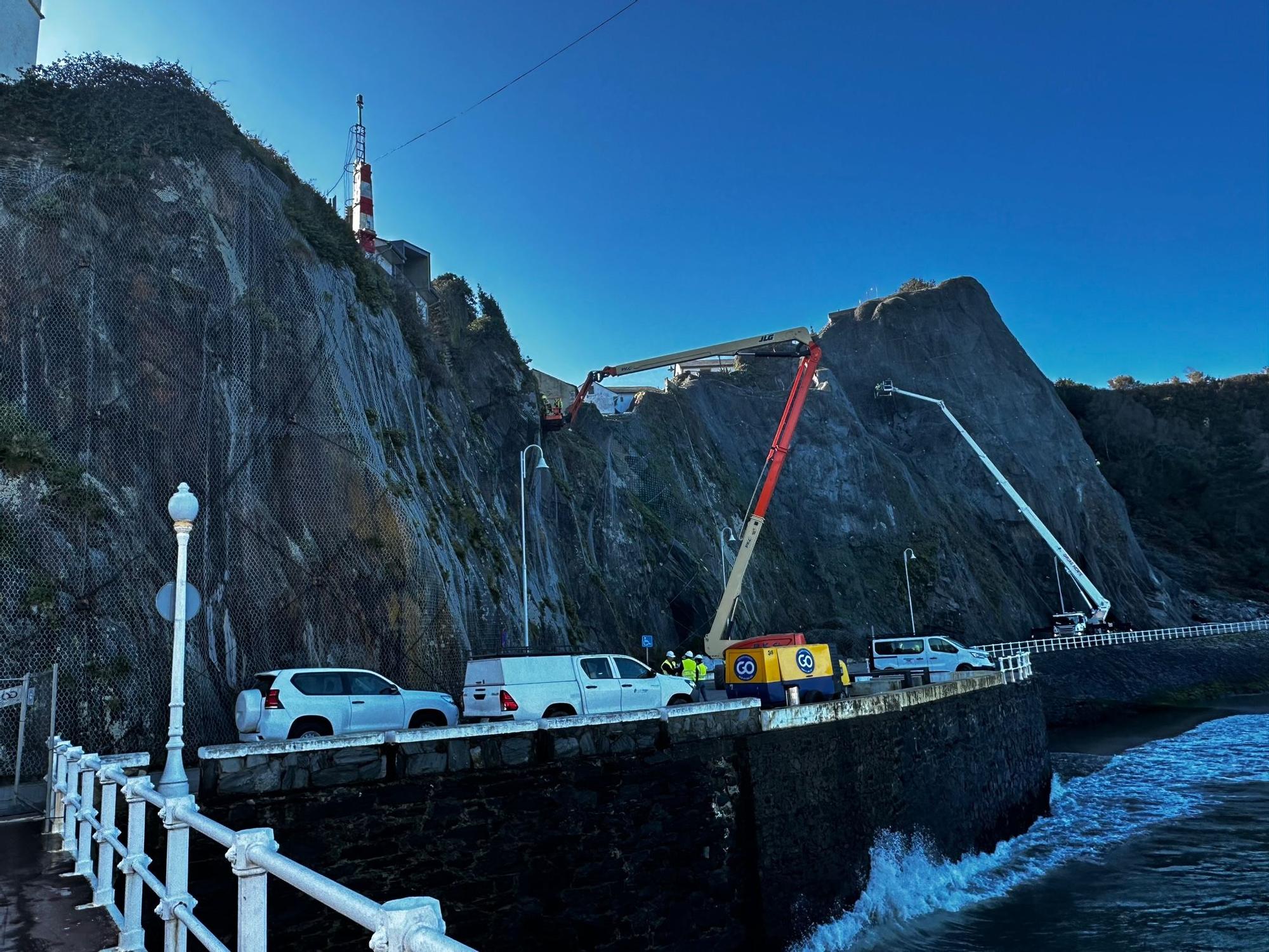 En imágenes: así avanzan las obras de contención de argayos en las playas Primera y Segunda de Luarca