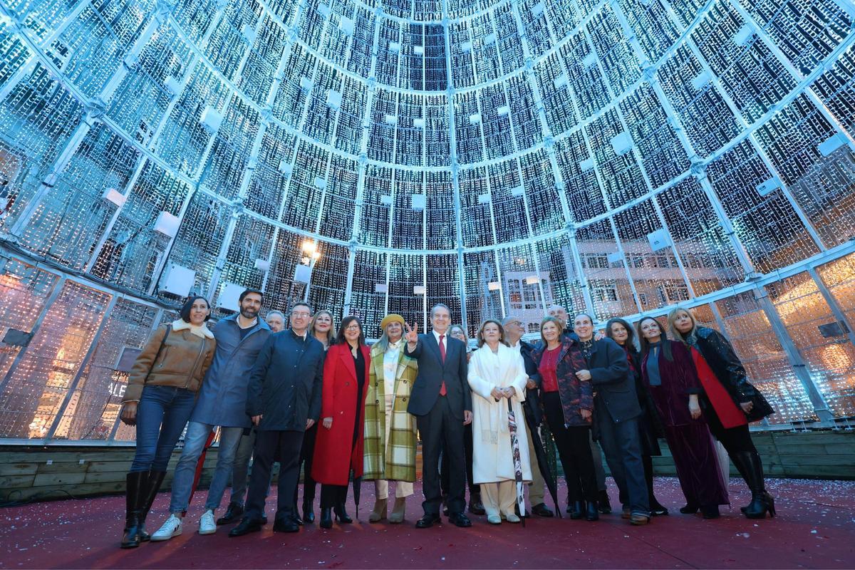 Vigo enciende la Navidad más grande de su historia ante miles de personas
