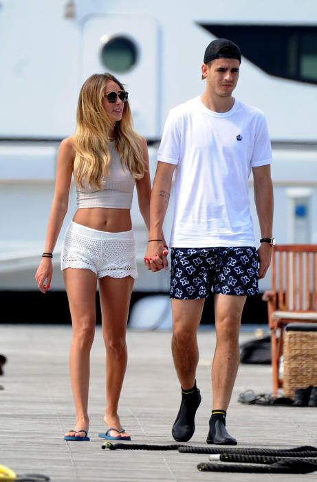 El delantero de la selección Álvaro Morata, en Marina Ibiza con su novia Alice Campello después del fiasco de España en la Eurocopa. f ibiza press