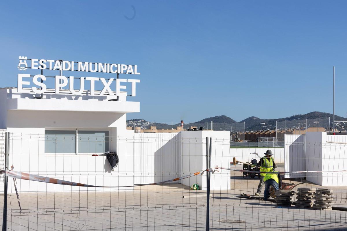 Las imágenes de las obras del estadio de fútbol es Putxet en Ibiza