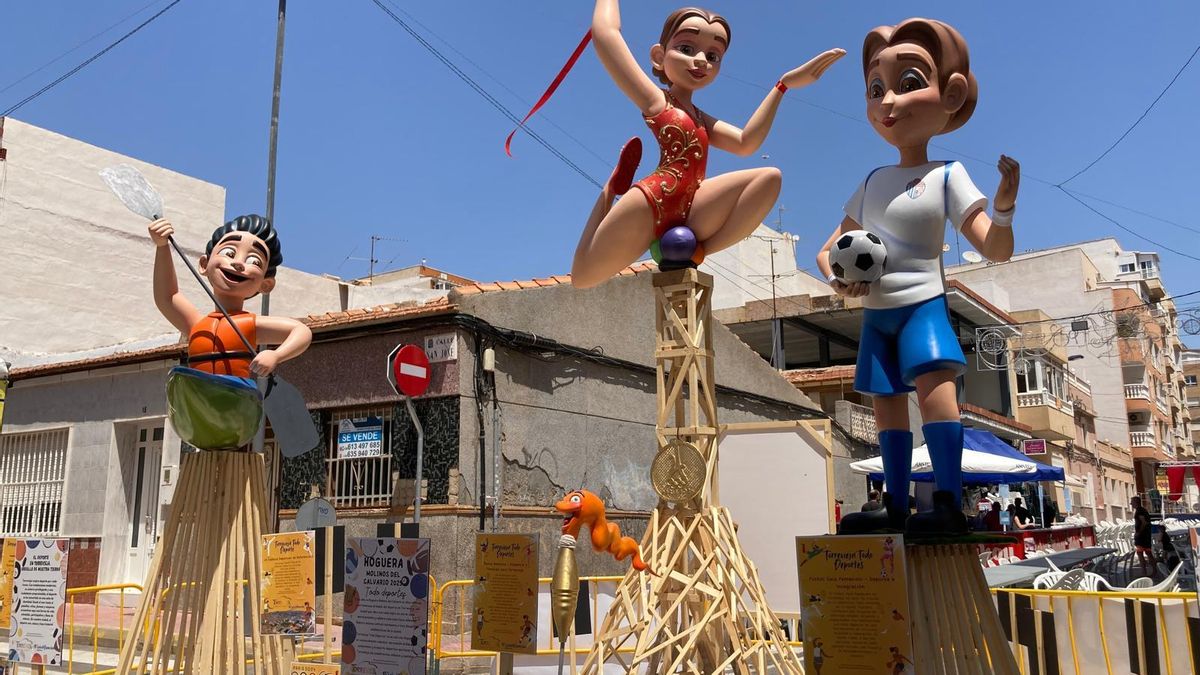 El barrio de Molinos del Calvario, mantiene la llama, un año más, de las fiestas de hogueras en Torrevieja