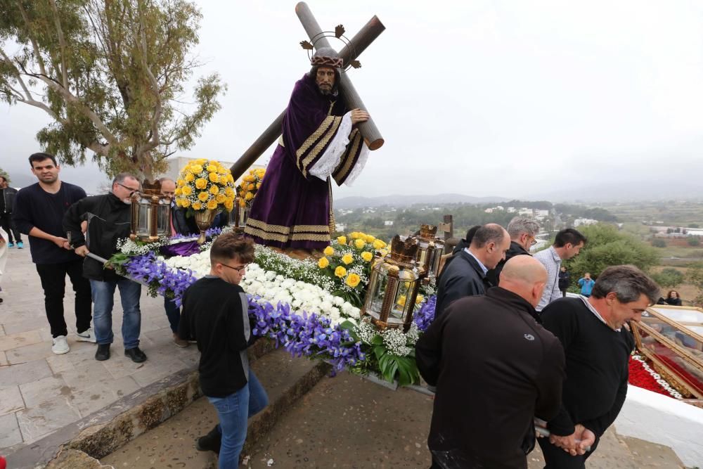 Con más incertidumbre de la esperada en un primer momento, a las 20.10 horas se daba inicio a la procesión