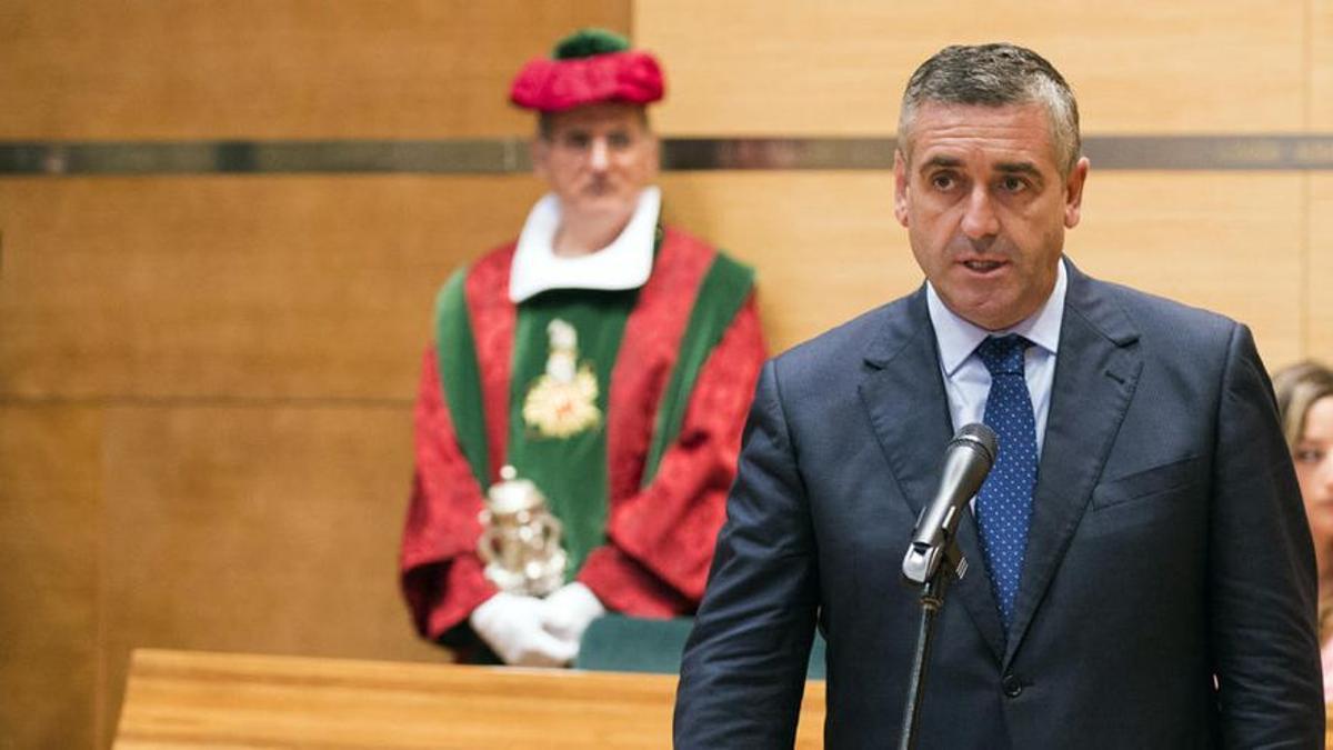 Gil, en su toma de posesión como diputado provincial RAQUEL ABULALIA/DIPUTACIÓN DE VALENCIA