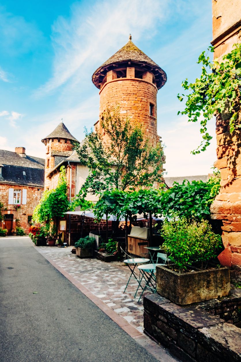 La piedra en verano, al secarse, adquiere un tono rosado pálido.
