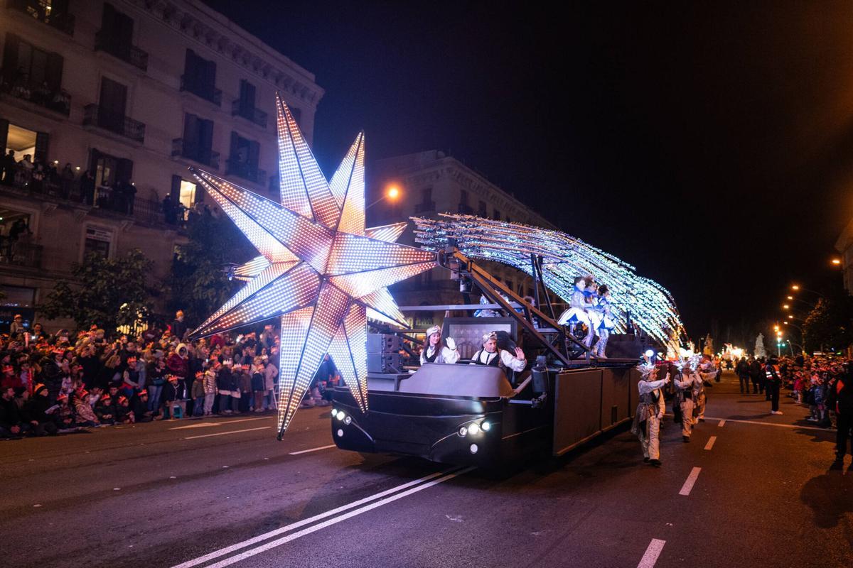Locura por la cabalgata de Reyes Magos en Barcelona