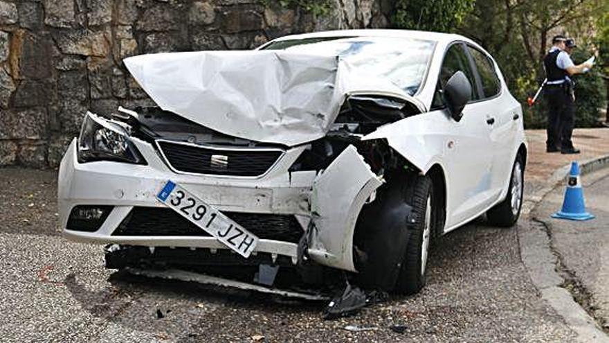 Dos ferits lleus en un accident de cotxe a Girona