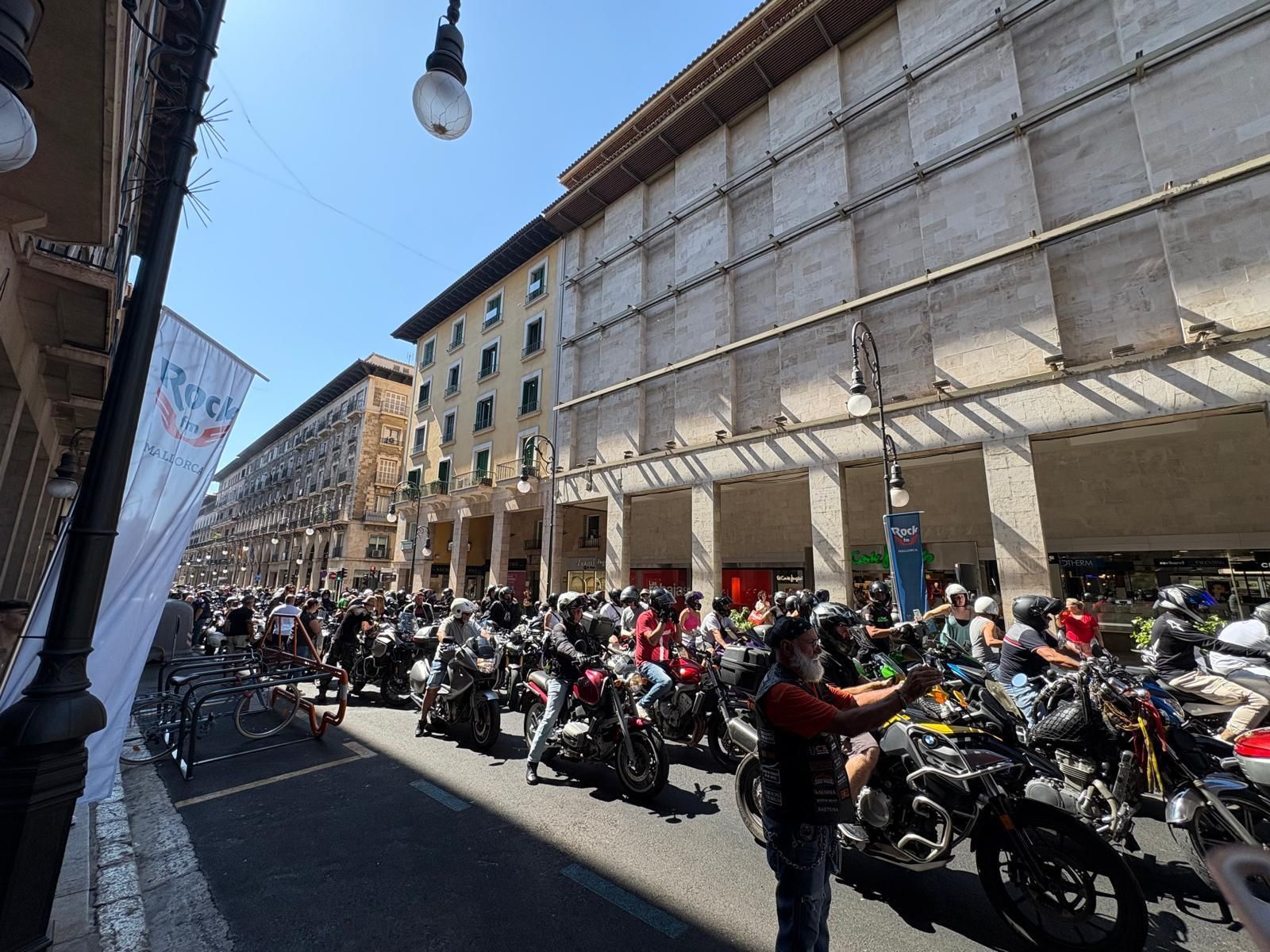 Más de 2.000 moteros participan en la MotoRock FM de Mallorca