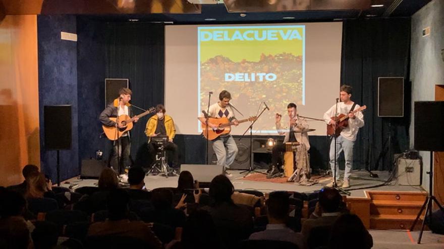 El grupo Delacueva presenta su videoclip 'Delito'