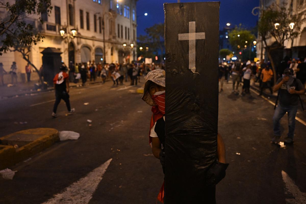 Miles de peruanos exigen en las calles la dimisión de Dina Boluarte