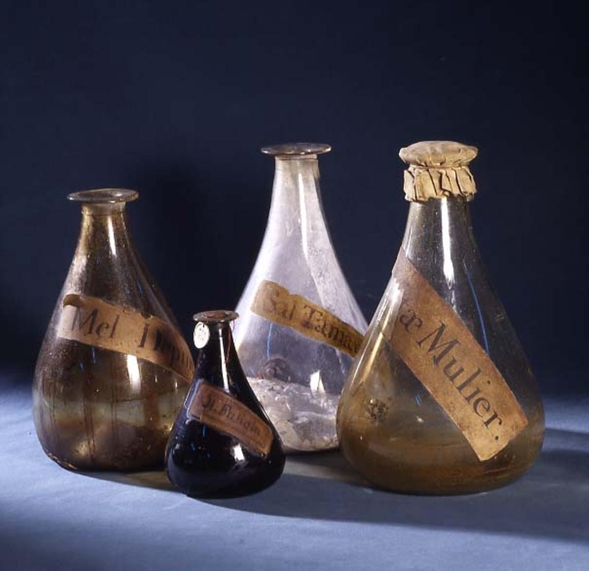 La colección de Museo de la Farmacia Hispánica incluye morteros, albarelos y remedios.