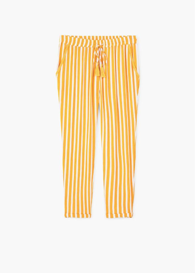 Prendas y complementos en amarillo: pantalón de Mango