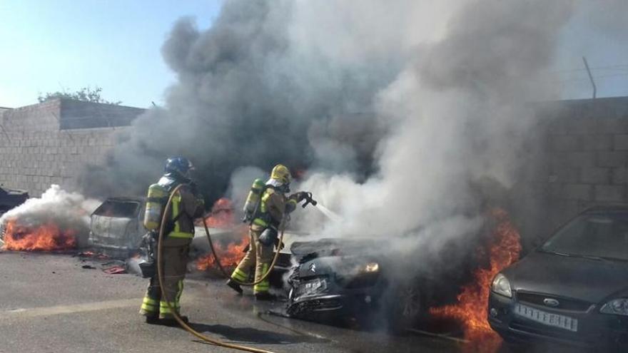 Incendi de 5 vehicles a Figueres